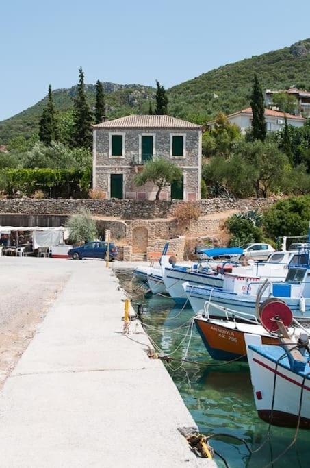 Mani Tower Villa Ακρογιάλι Εξωτερικό φωτογραφία